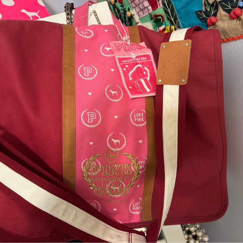 PINK by Victoria’s Secret messenger bag new with tags
Rare and gorgeous !!!!!